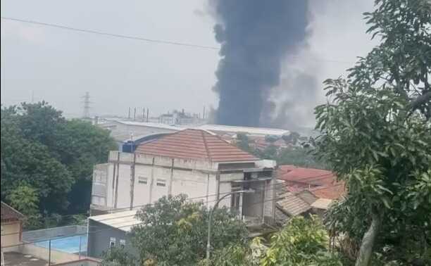 Gedung F5 Finishing PT. Kahatex yang Terletak di Jalan Raya Bandung - Garut Dilahap Api